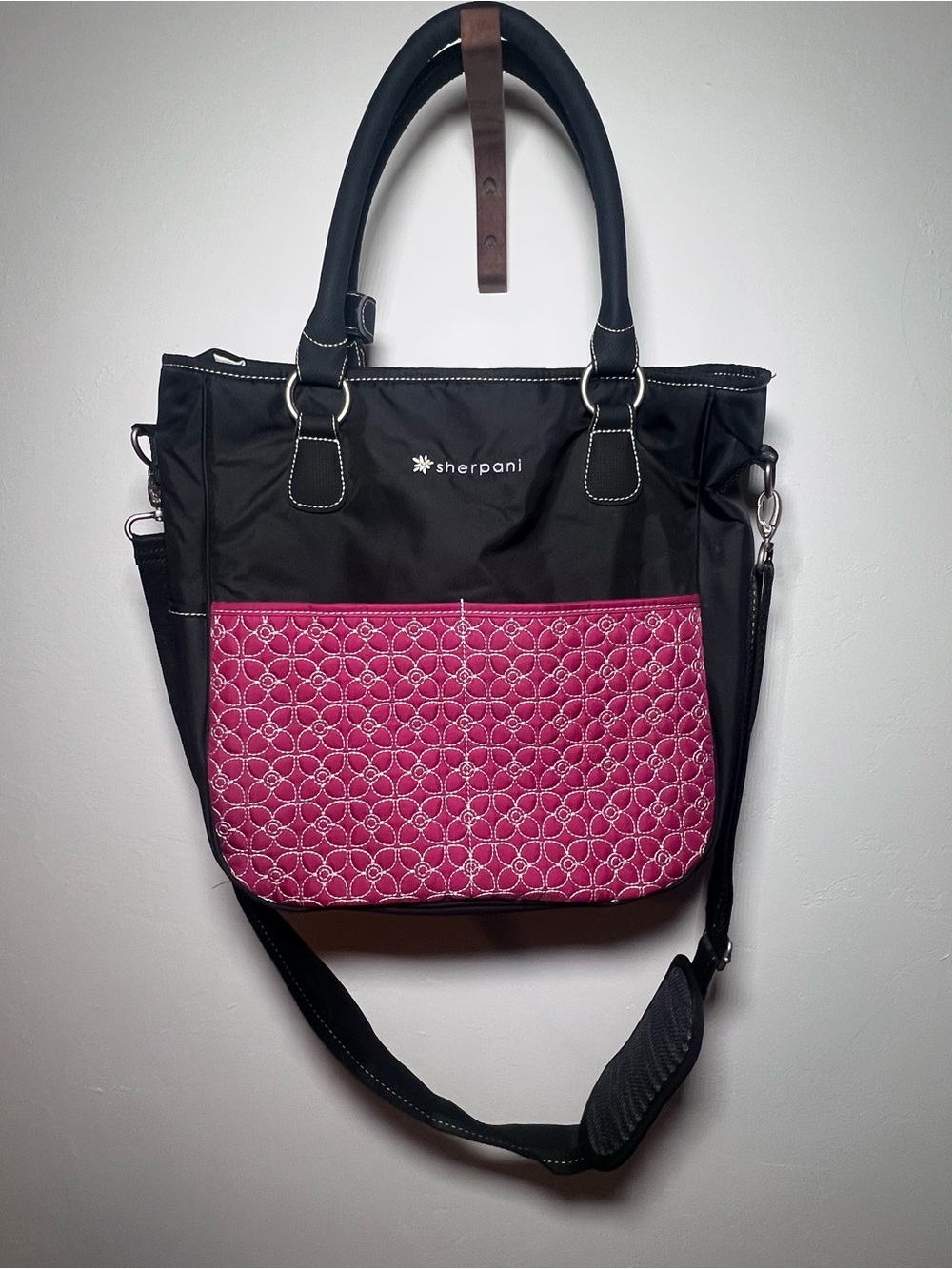 Sojourn LE Travel Tote with Raspberry/Pink Quilted Front Pocket - OS